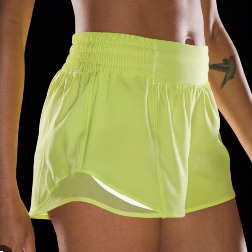 Lululemon Hotty Hot Shorts Electric Lemon LR 4” Inseam, Sz 6